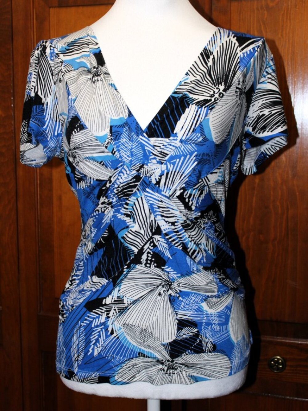 Top, short sleeve twist front